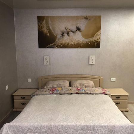 Apartments Апартамент Рабочая 81, Кирова Kirova Dnipro Exterior foto